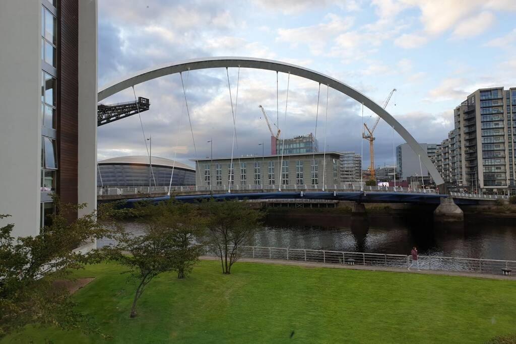 Riverview Apartment Glasgow Buitenkant foto